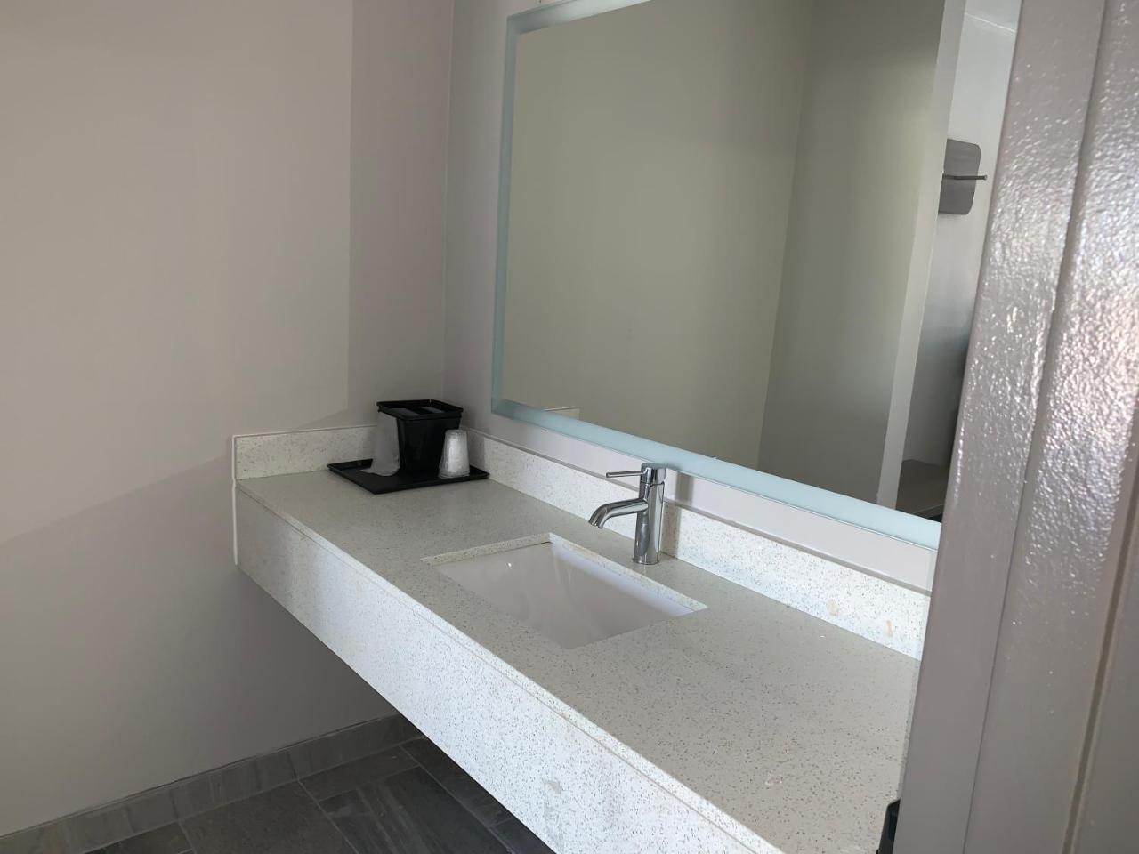 Super 8 By Wyndham Sulphur South Ngoại thất bức ảnh